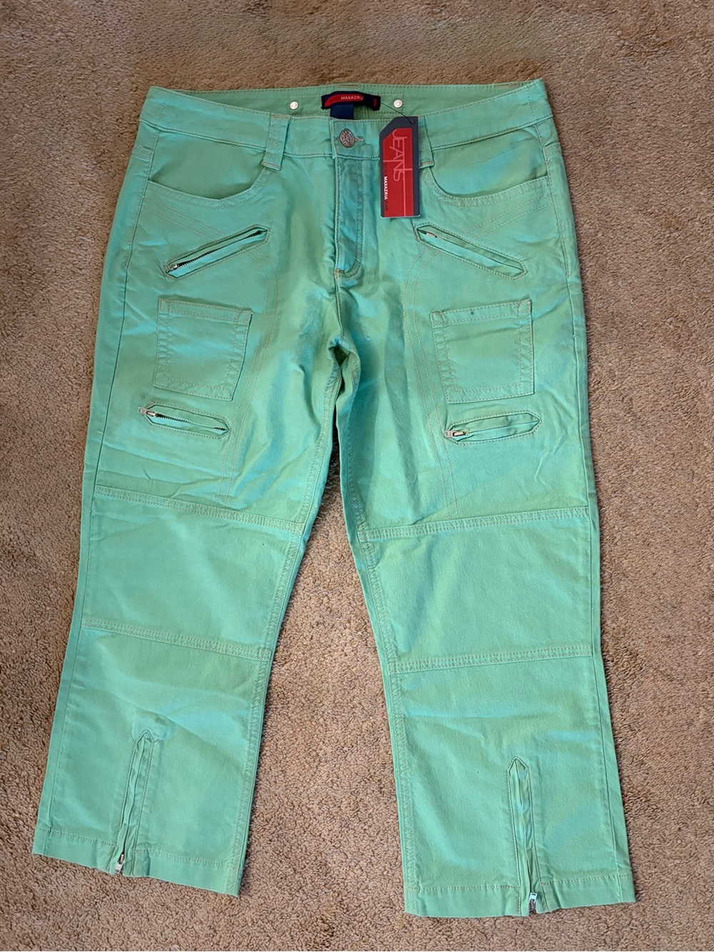 NWT BCBG Max Azria Multi Pocket Utility Light Green Capri Pants Size 10